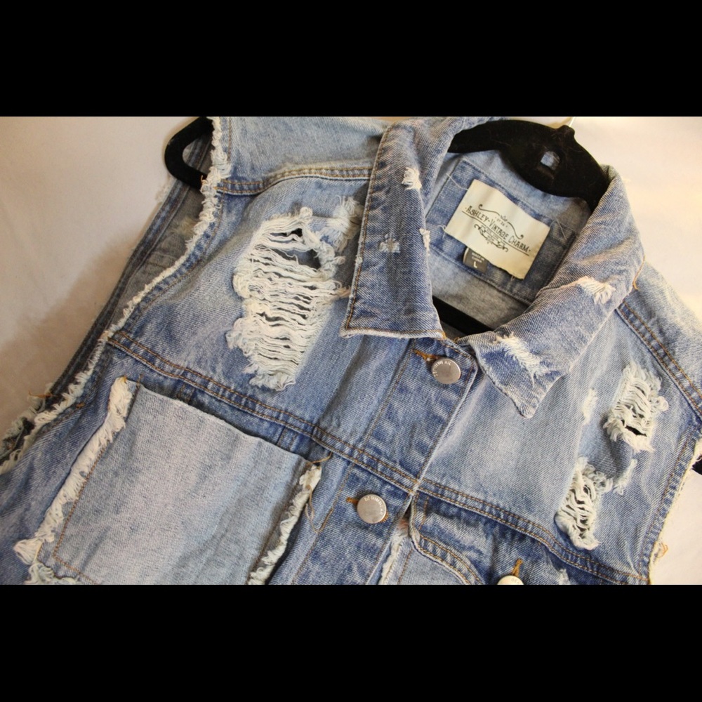 Medium washed distressed denim cut off jacket!